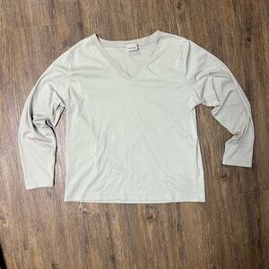 LL Bean light green V-Neck Long Sleeve Top